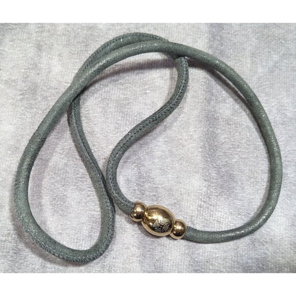 Modern Qudo Shimmery Grey Suede Wrap Bracelet - Picture 8 of 8